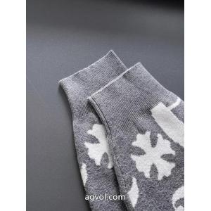 セータークロムハーツ圧倒的な高級感 新色入荷 豊富な色揃え偽物 ブランド ショップ
