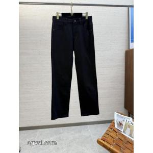 ジーンズ大人っぽく見せ新作 話題が沸騰中 機能的なアイテムブランド 偽物 通販CHROME HEARTS