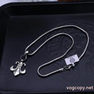 お洒落に魅せる 爽やかマルチ 合わせると明るい印象偽 ブランド ネックレスCHROME HEARTS.